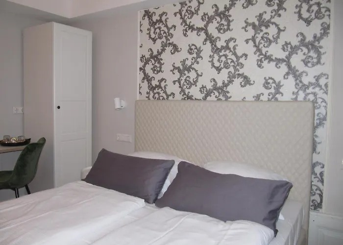 Zur Krone Szálloda *